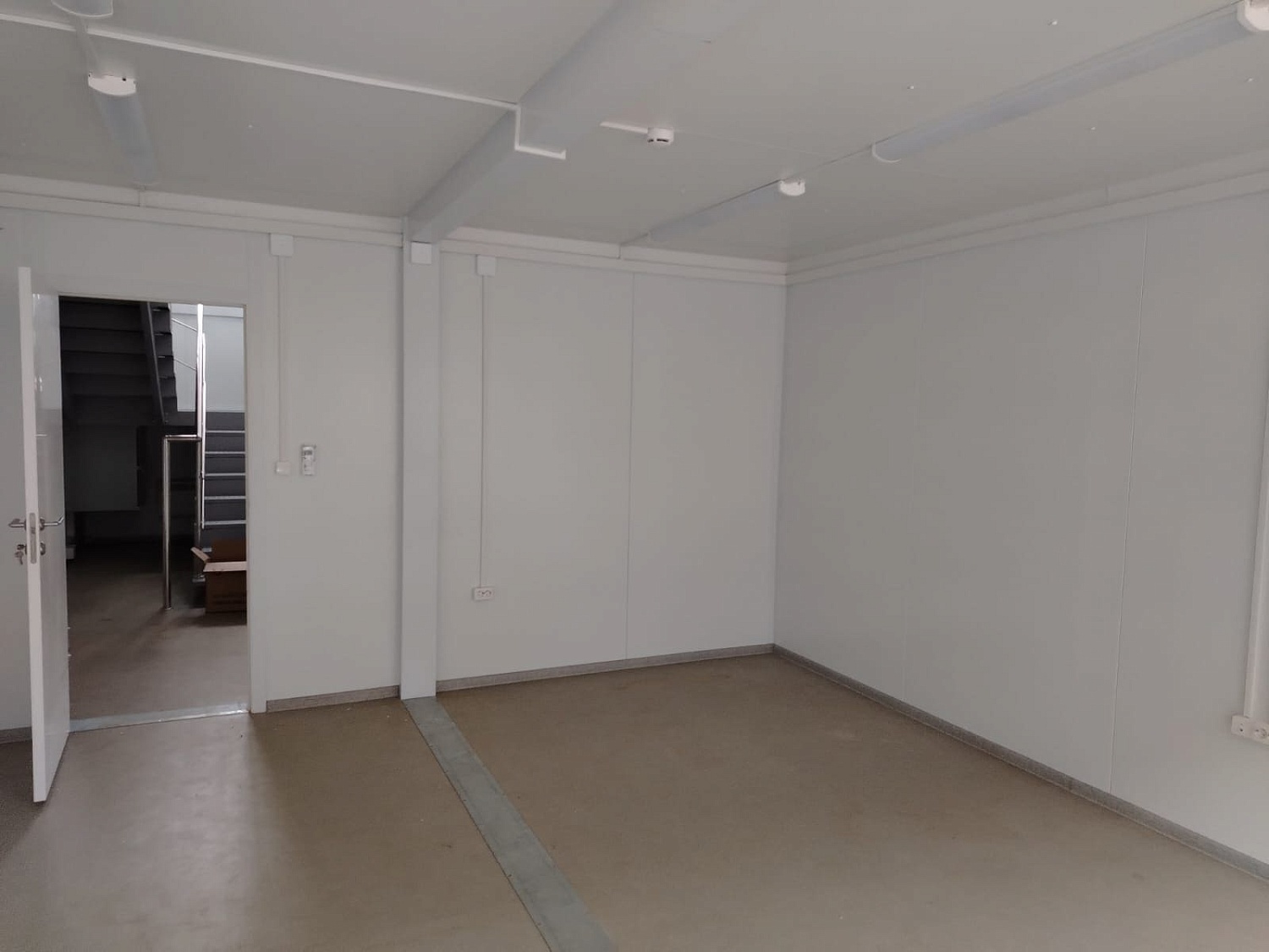 Комплекс из двух модульных офисов без общей кровли