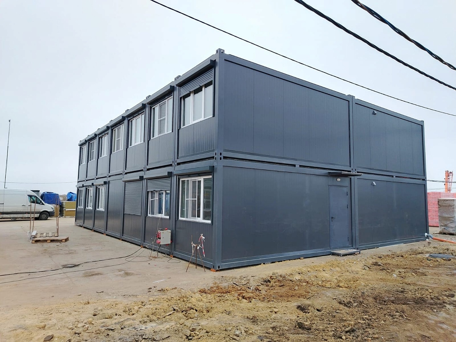 Комплекс из двух модульных офисов без общей кровли