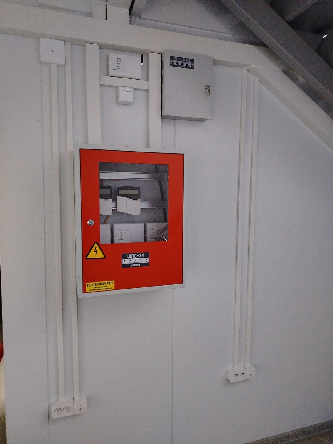 Комплекс из двух модульных офисов без общей кровли